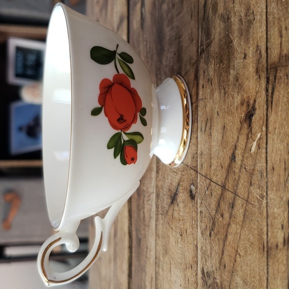 Mulder and Zoon by Amsterdam Vintage Red Rose teacup. No saucer - Picture 3 of 5